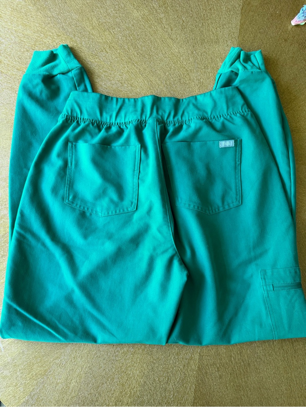 FIGS Hunter Green jogger scrub pants - Picture 2 of 3